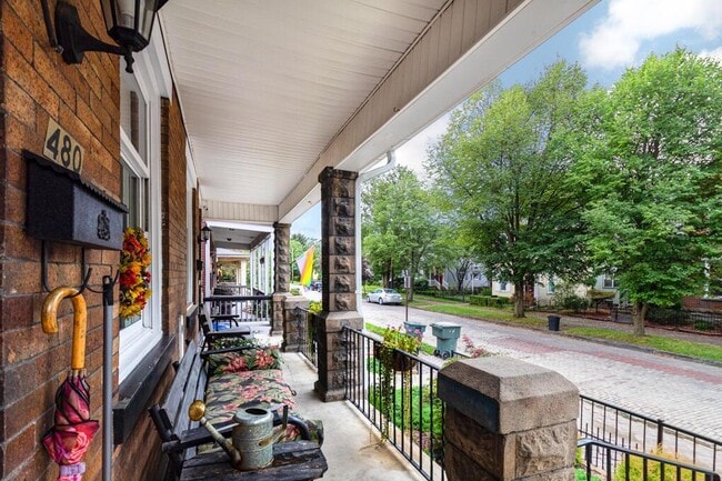 Photo - 480 E Sycamore St
