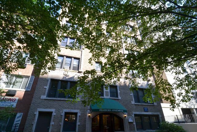 Building Photo - 1352 N Dearborn St Rental