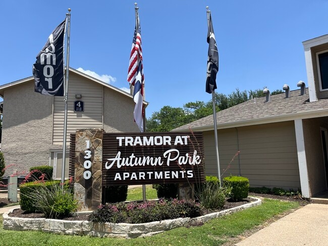 Tramor at Autumn Park - Tramor at Autumn Park Apartments