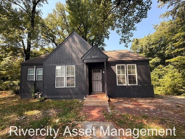 Building Photo - A Must See In Frayser!!!!!! Section 8 Welc... Rental
