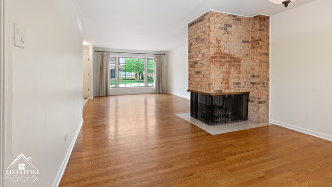 Photo - 2S661 Ave Normandy W