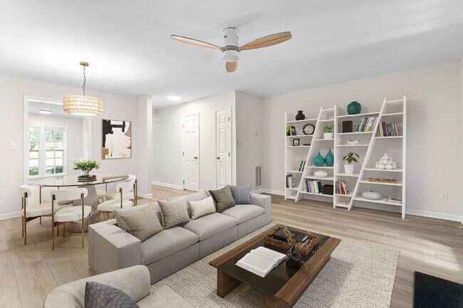 Stylish & Fully Updated 2-Bedroom Townhous... - Stylish & Fully Updated 2-Bedroom Townhous... Apartment