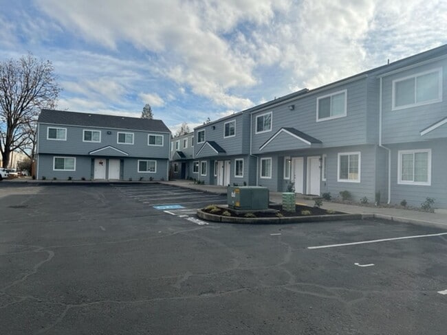 Photo - 2 STORY TOWNHOME IN THE HEART OF PHOENIX OREGON