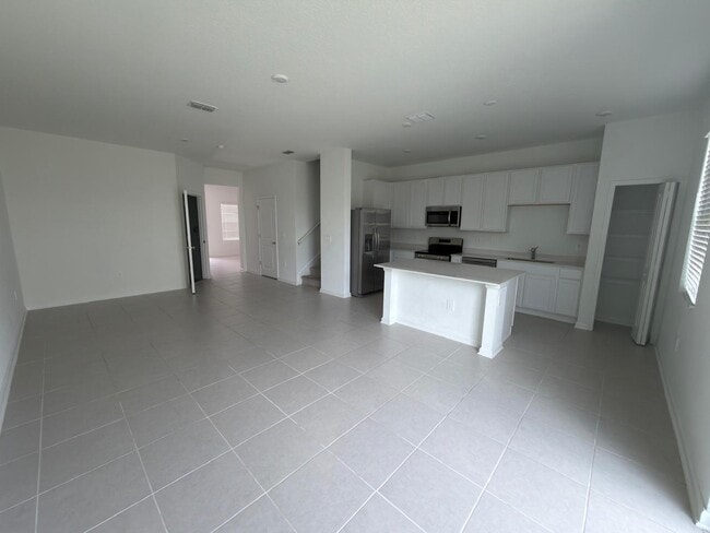 Photo - 3028 Westview