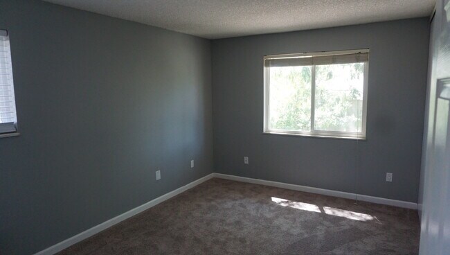 Huge 12' x 12' master bedroom - 4400 S Quebec St Unit b-208