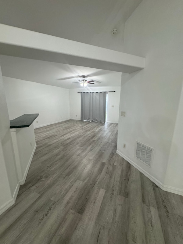 Photo - 833 Greenleaf Cir