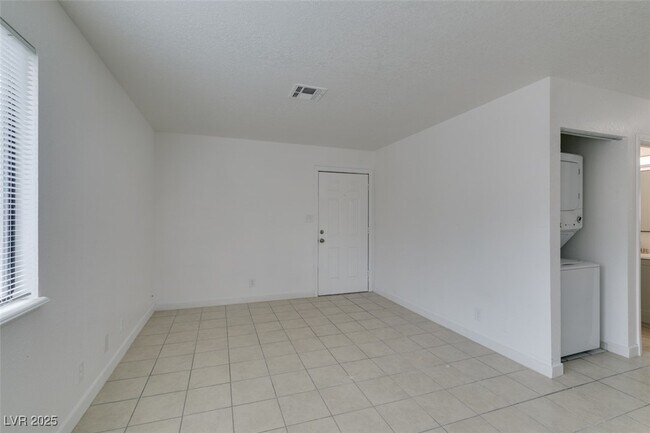 Photo - 6987 Mendon Ln