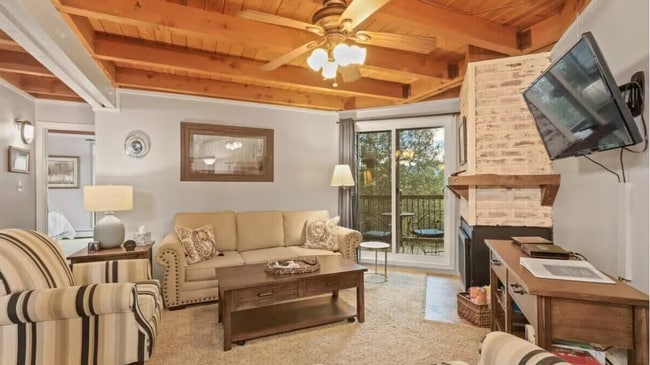 Building Photo - "Charming 2-Bed Retreat at Treehouse Condo...