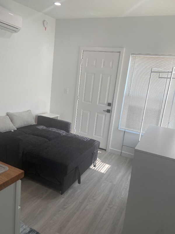 17 E Ellis St Apartment Unit 17 1/2 Long Beach, CA