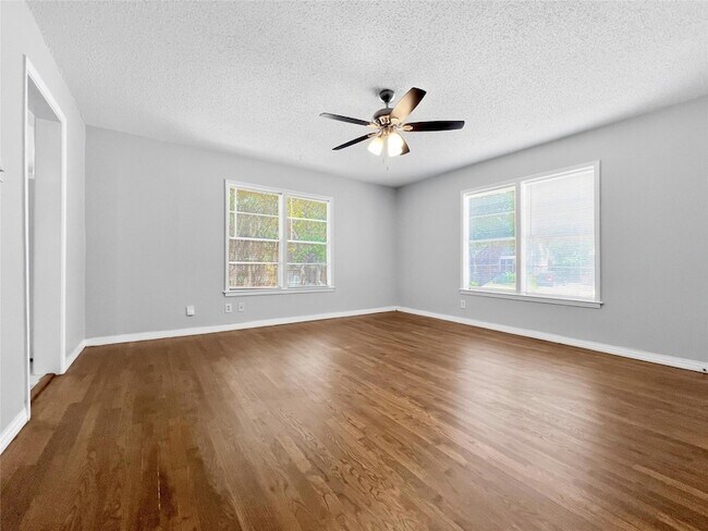 Photo - 5400 Harmon Ave