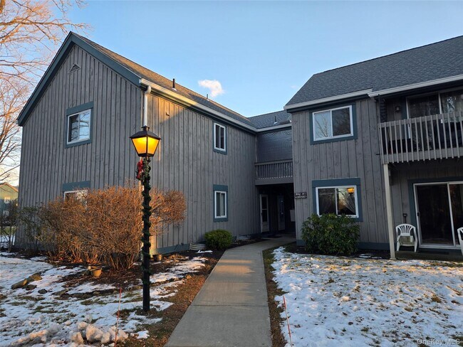 Building Photo - 110 Sterling St Unit 110