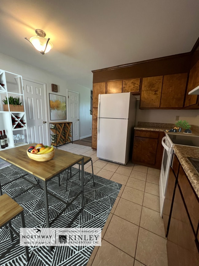 Photo - Country Club Apartments