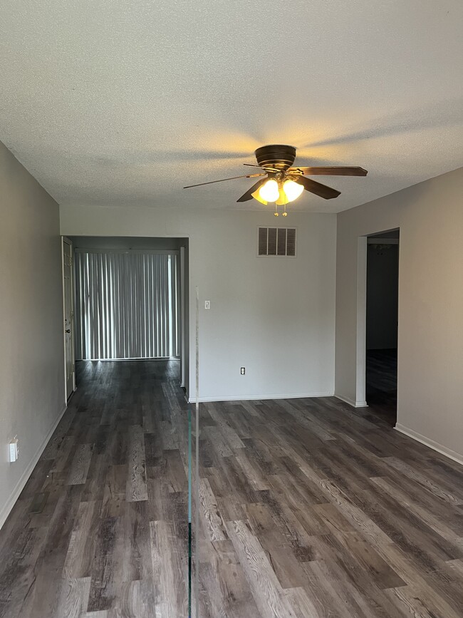 Photo - 400 NE Westwind Dr