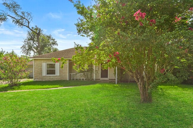 Building Photo - 1033 Cimarron St Rental
