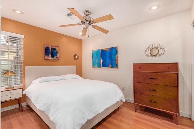 Photo - 1850 E Maryland Ave