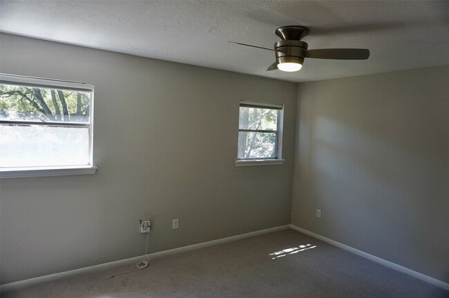 Building Photo - 1707 Valley Vista Dr