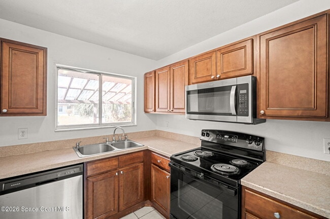 Photo - 983 Tacaro Ave SE