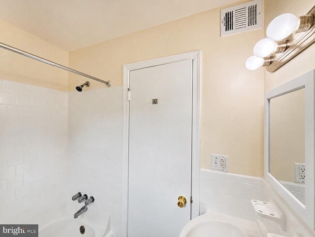 Photo - 3823 W St SE Unidad 201