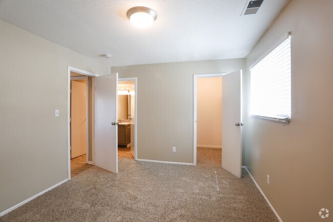 1BR, 1BA - 720 SF