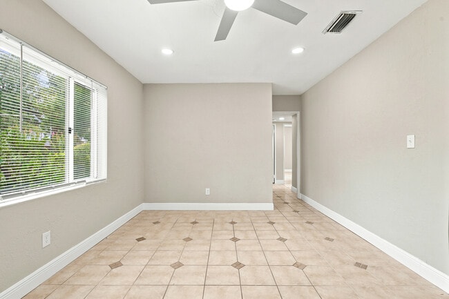 Photo - 1704 Paine Ave