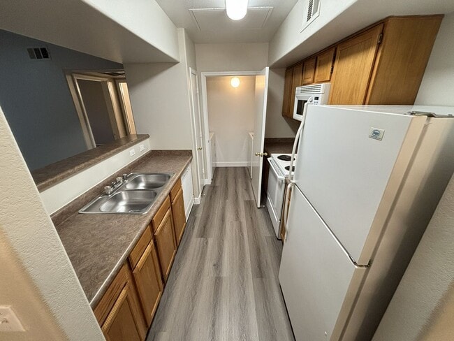 Photo - Beautiful 1Bed/1Bath/1Car 2nd floor Condo located in the beautiful Tuscano Gated Community! Unidad 2127