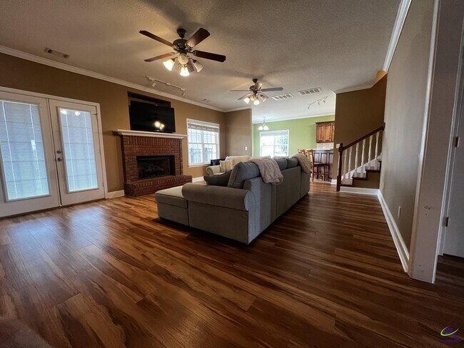 Photo - 104 Jennifer Ln