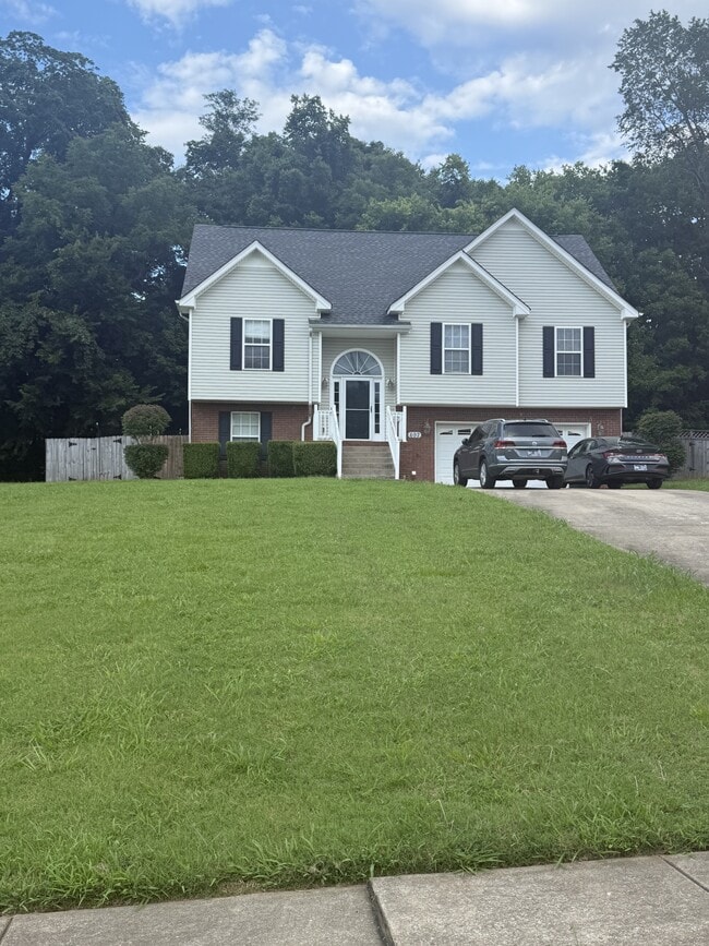 Photo - 692 Winding Bluff Way