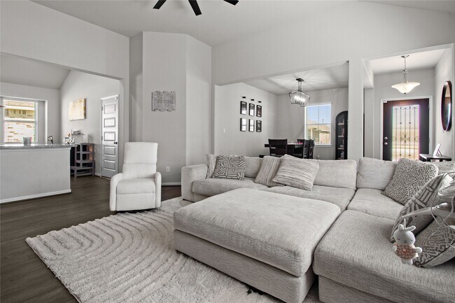 Photo - 622 Little Cypress Ln