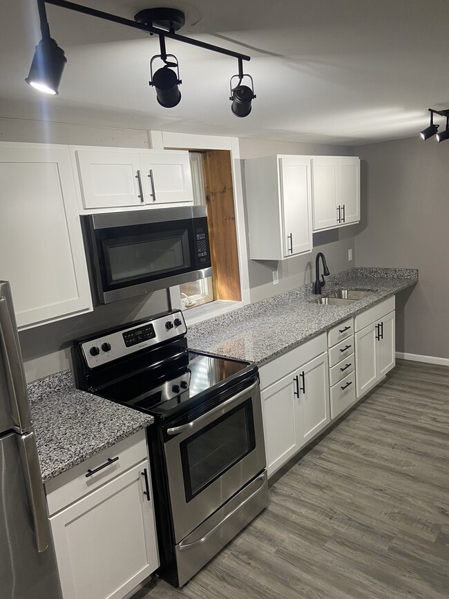 Photo - 332 Quincy St NE Unit 332 lower