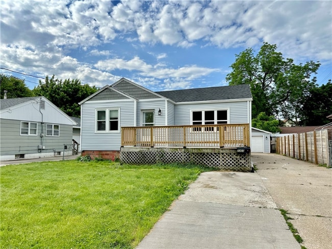 Building Photo - 2303 Maple St