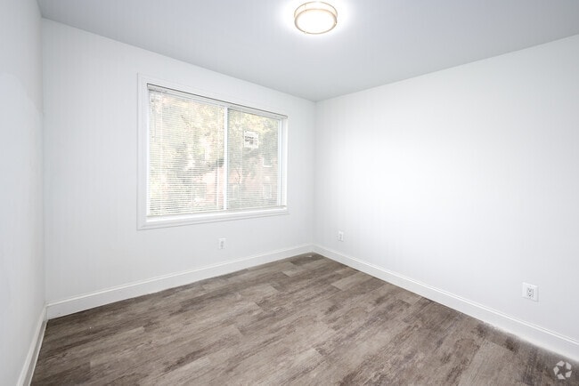 4BR, 2BA - 991SF - Bedroom