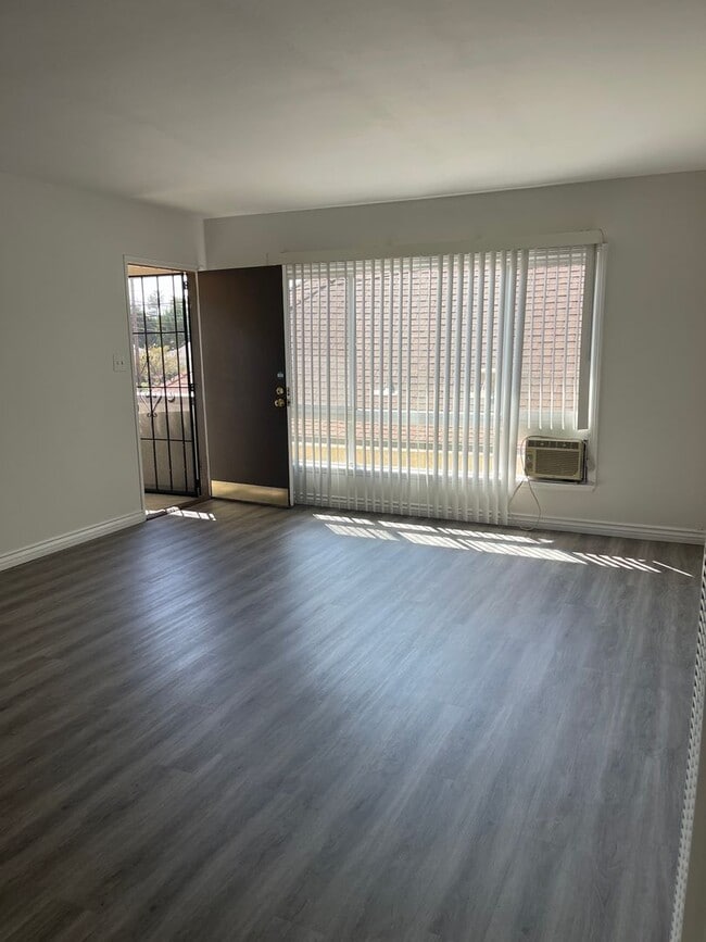 Photo - 10727 Western Ave Unit 10729 1/2