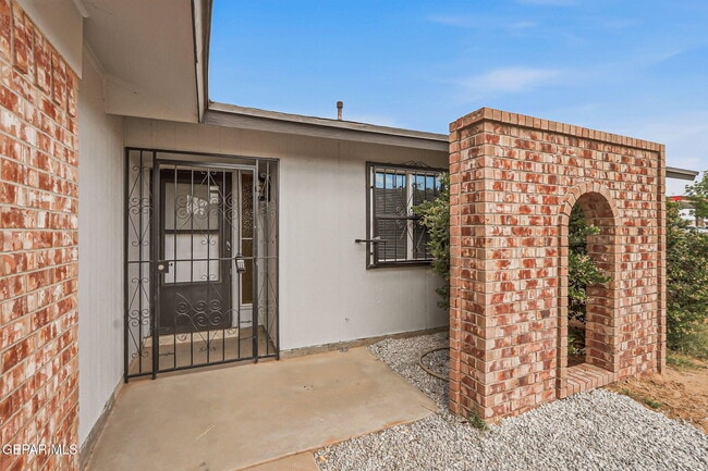 Photo - 10837 Gemstone St