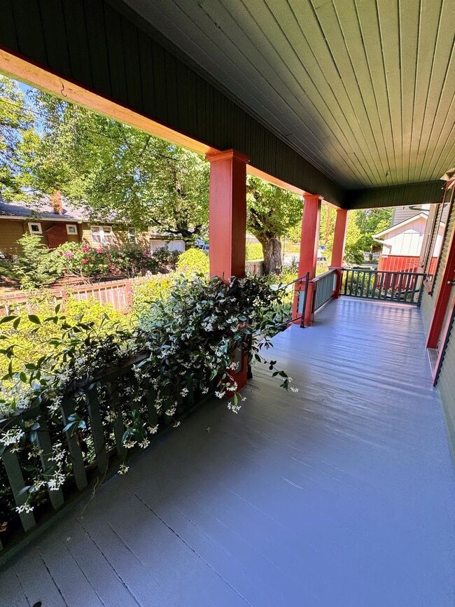 Photo - Beautiful 4+ Bed, 3 Bath Crafstman Home with Fenced Yard near St. Johns