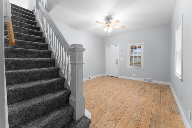 Photo - 917 W 12th St