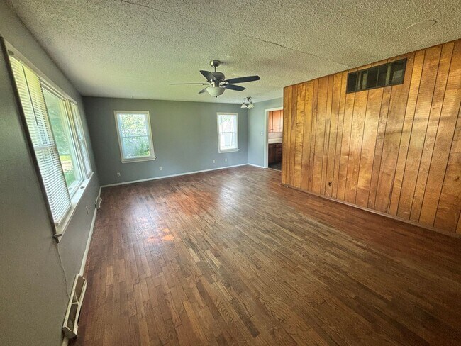2435 SE Colorado Ave