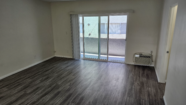 Photo - 11030 Moorpark St Apartment Unit 17