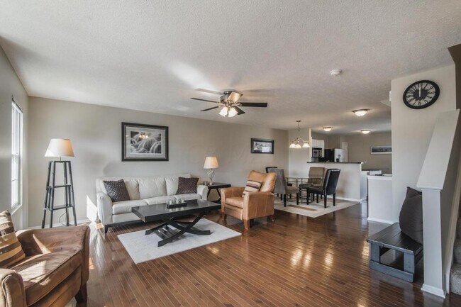 Sala de estar - 6014 Turnwood Dr Unidad 6014