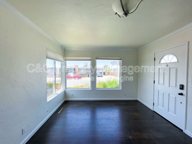 Photo - 1190 Luxton St