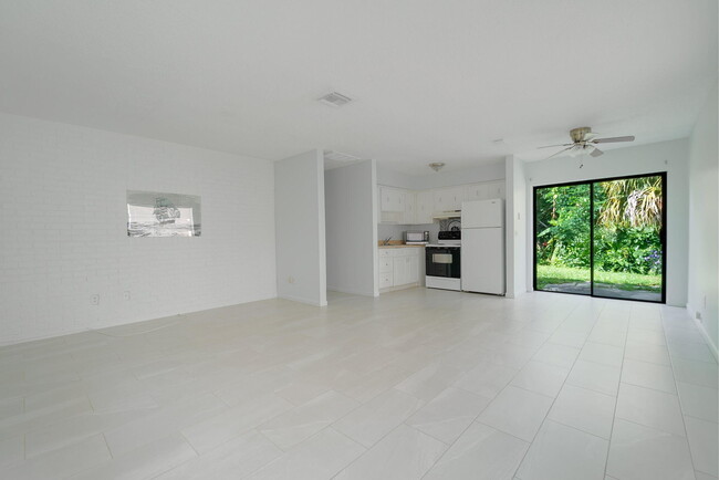 Photo - 4752 SE Ebbtide Ave Townhome