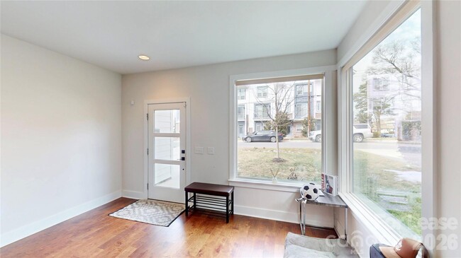 Photo - 1220 Lomax Ave