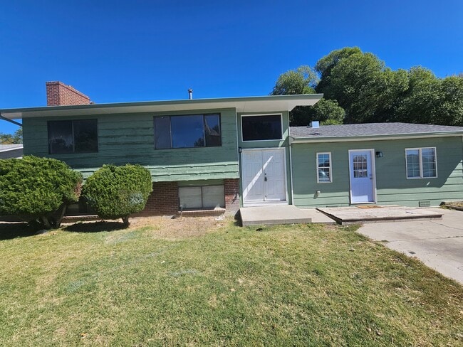Building Photo - 618 Hudson Bay Dr Unit A Rental