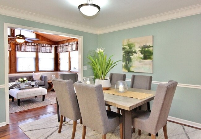 Photo - 1129 Chartley Dr SW