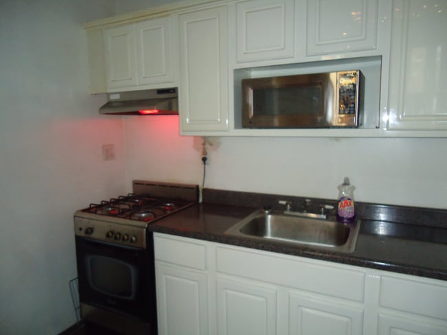Building Photo - 13 Bleecker St Unit 2F Rental