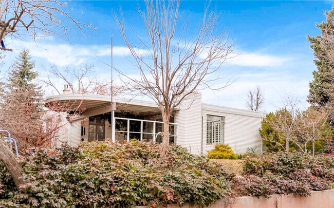 Building Photo - 701 S Milwaukee St