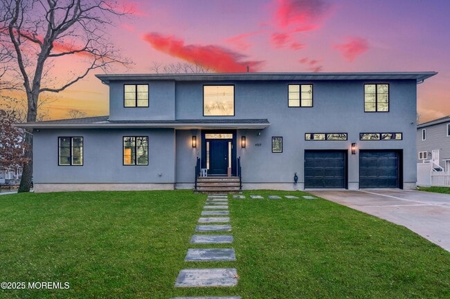 Building Photo - 450 Wells Ave