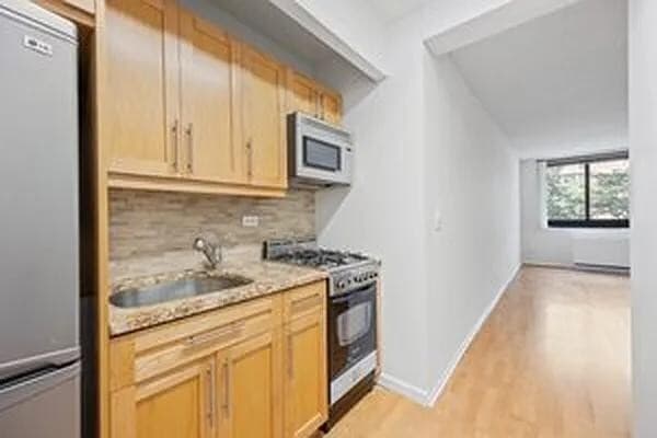 Building Photo - 347 W 57th St Rental
