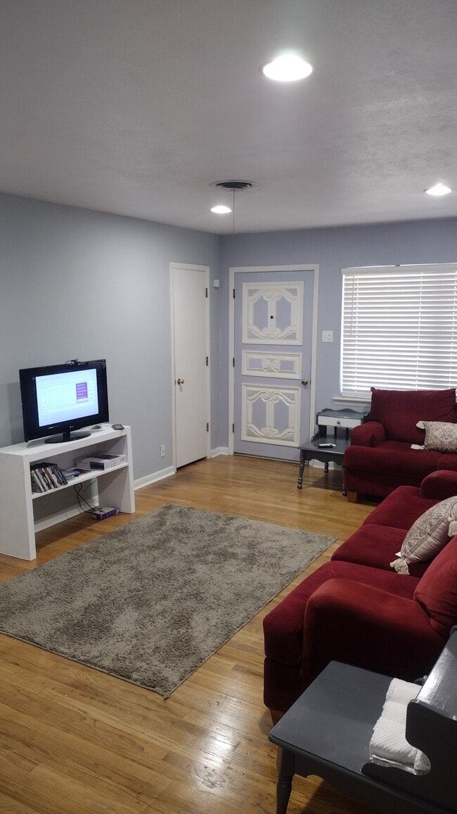 Photo - 335 Royal Ave