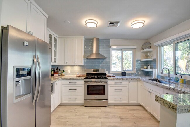 Building Photo - 1020 Casuarina Rd