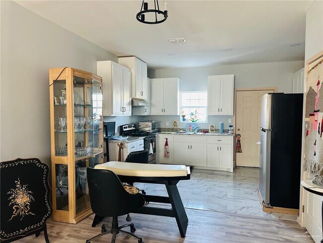 Photo - 8 E St Unit 2